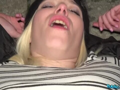 Blondýna, Kuřba, Dávení penisem, Prstění, Venku, Na veřejnosti, Pička, Teenka