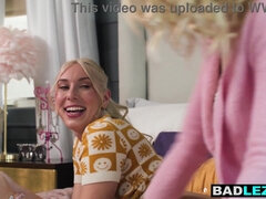 Grosser arsch, Blondine, Vollbusig, Hd, Lesbisch, Milf, Zierlich, Strapon