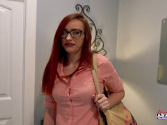 18 años, Corridas, Estilo perrito, Gafas, Pequeña, Pov, Pelirrojo, Tetas