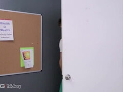 Brunetka, Prichytení, Hardcore, Masturbácia, Kozičky, Voyeur