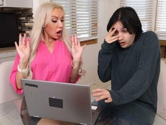 Μεγάλος κώλος, Μεγάλος πούτσος, Μεγάλα βυζιά, Ξανθιά, Πίπα, Σε στάση σκύλου στα τέσσερα, Ώριμη, Ώριμη γυναίκα