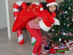 18 ans, Gros cul, Grosse bite, Sucer une bite, En levrette, Seins naturels, Adolescente, Nénés