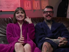 Kuřba, Bondáž, Brunetka, Creampie, Hlboký orál, Rukavice, Zrezanie, Tetovanie