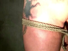 Amateur, Gros seins, Plantureuse, Nue  à poil, Fessée, Attachée