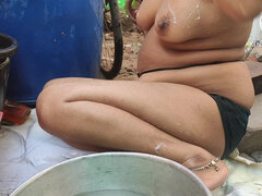 Kopalnica, Domaci pornič, Gospodinja, Indijka, Zunaj, Solo, Žena