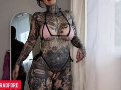 Amatør, Røv til mund, Stor røv, Bikini, Hjemmelavet, Mor, Stedmor, Tatovering