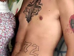 Mooie dikke vrouwen, Grote mammen, Oudere vrouw, Diep in de keel, Vingeren, Omie, Rijpe lesbienne, Tatoeage