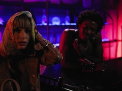 Rumpa, Klänning, Fötter, Femdom, Latex, Lesbisk, Piercing, Tatuering