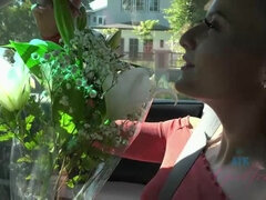 Hatalmas hátsó, Cumizás, Nagylány, Csókolózás, Filigrán alkatú, Nézőpont, Nyilvános, Nuni