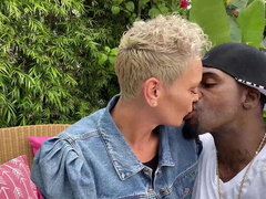 Velik kurac, Fafanje, Velika, Medrasni seks, Lizanje, Milf, Bazen, Muco