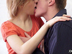 Amatőr, Diákotthon, Ondó fröcskölés, Európai, Poharak, Csókolózás, Vékony, Tini