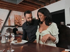 Grosser arsch, Grosser schwanz, Blasen, Braunhaarige, Latina, Lecken, Milf, Muschi