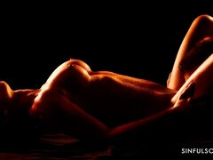 Stor stjärt, Stor kuk, Stora tuttar, Avsugning, Brunett, Milf