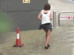 Japanese babe gushes piss