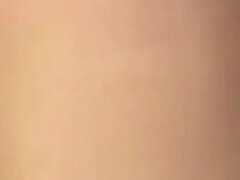 Amatorka, Duże cycki, Obciąganie, Brunetka, Wytrysk, Obciąganie, Obcasy, Mamuśka