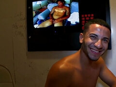 Amatéři, Kuřba, Stříkání spermatu, Dávení penisem, Gay, Pornstars, Na veřejnosti, Realita