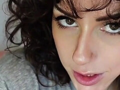 18 anni, Brunetta, Linguaggio sporco, Mamma che vorrei scoparmi, Tette naturali, Punto di vista pov, Solo, Tabù