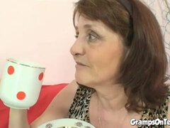 Pik sutte, Fetish, Bedstefar, Hårdt, Hd, Ældre kvinde, Teenager, Trekant