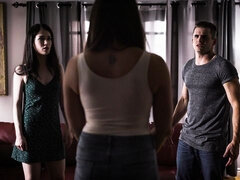 큰 가슴, 흑갈색 머리, 도기스타일, 두여자와 한남자, 핸드잡, 밀프, 문신, 쓰리섬