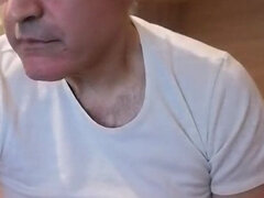 Europeu, Peludoa, Italianoa, Masturbação, Solo chão