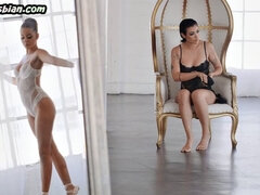 Gros seins, Sucer une bite, Fétiche, Doigter, Lesbienne, Chatte, Adolescente, Jouets