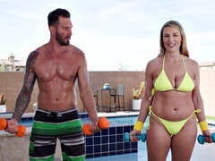 Bikini, Rubia, Mamada, Estilo perrito, Lamidas, Aceite, Al aire libre, Paja con tetas