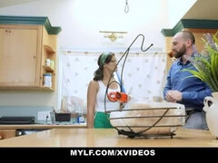 Κώλο γλείψιμο, Μεγάλα βυζιά, Πίπα, Γυαλιά, Υπηρέτρια, Λεφτά, Ξυρισμένη, Βυζιά