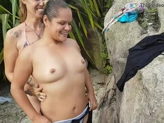 Leie, Grosser arsch, Blondine, Latina, Lesbisch, Natürlichen titten, Im freien, Realität