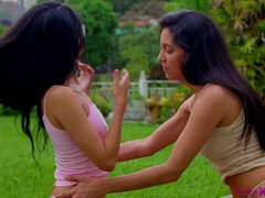 Iso perse, Latinankieli, Lesbo, Selkäsauna, Nännit, Orgasmi, Pikkarit, Laiha