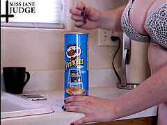 Lunettes, Humiliation, Cheveux courts