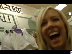 Szőke, Cumizás, Mélytorok, Leszbikus, Nézőpont, Vékony, Tini, Mellbe dugás