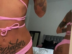 Store bryster, Dansk, Solo, Tatovering