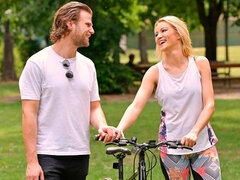 Anal, Blonde, Sucer une bite, En levrette, Branlette thaïlandaise, Embrassement, Mère que j'aimerais baiser, Maigrichonne