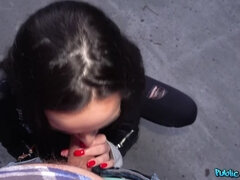 Rumpe, Kukk suging, Brunette, Pikk, Ansiktssperm, Offentlig, Kort hår, Tattovering