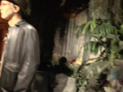 Kuřba, Brunetka, Otec, Orgazmus, Piercing, Na verejnosti, Fajčenie, Kozičky