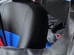 Coche, Pareja, Dominacion femenina, Fetiche de pies, Masturbacion con pies, Esclavo