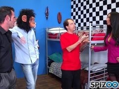 Tekintélyes didik, Cumizás, Gesztenyebarna, Ondó fröcskölés, Arcra élvezés, Tini, Begyek