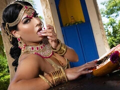 Amatorka, Duży tyłek, Duże cycki, Brunetka, Palcówka, Masturbacja, Mamuśka, Odpędzanie