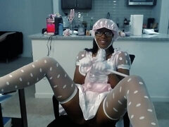 Noir ébène, Doigter, Lunettes, Cuisine, Lingerie, Masturbation, Jarretelles, Jouets