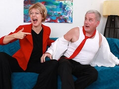 Grosser arsch, Grosser schwanz, Blondine, Blasen, Hundestellung, Brille, Kurzes haar, Titten