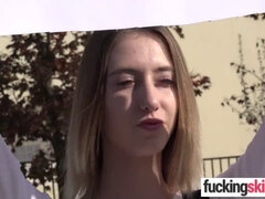 Young babe with brains takes care of her man'sPlanet with her pussy