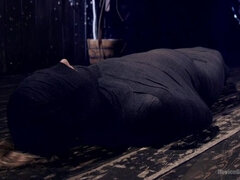 Blondýna, Bondáž, Dildo, Dominace, Dvojitá penetrace, Prstění, Ponížení, Trest