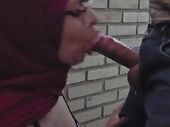 Blowjob at the Entrance of the House Mia Niqab