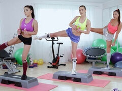 Blondin, Grupp, Kysser, Lesbisk, Onani, Fitta, Sport, Strippning