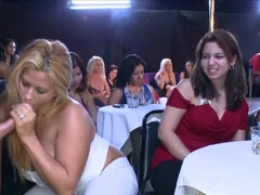 Baben, Blondin, Brunett, Dansar, Ansiktsbehandling, Handjobb, Hd, Orgie