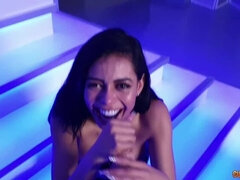 Noire, Sucer une bite, Homme nu et filles habillées, Tir de sperme, Queue, Pov, Espagnole, Jarretelles