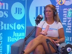 Kata Sanchez can't resist cumming on the vibrating machine during Juan Bustos podcast