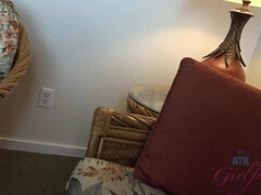 Amatør, Brunette, Creme tærte, Give finger, Pov, Barberet, Ryger, Bryster