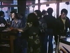 Isot tissit, Ranskalainen, Äiti jota haluaisin panna, Orgiat, Sukkahousu, Vuosikerta