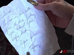 Velike joške, Fafanje, Rjavolaska, Busty, Globoko grlo, Doggystyle, Rdečelaska, Tetovaže